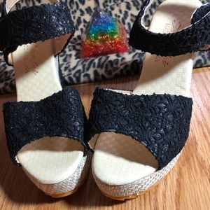 AWESOME DRESSY SANDALS SIZE 7 NWOT